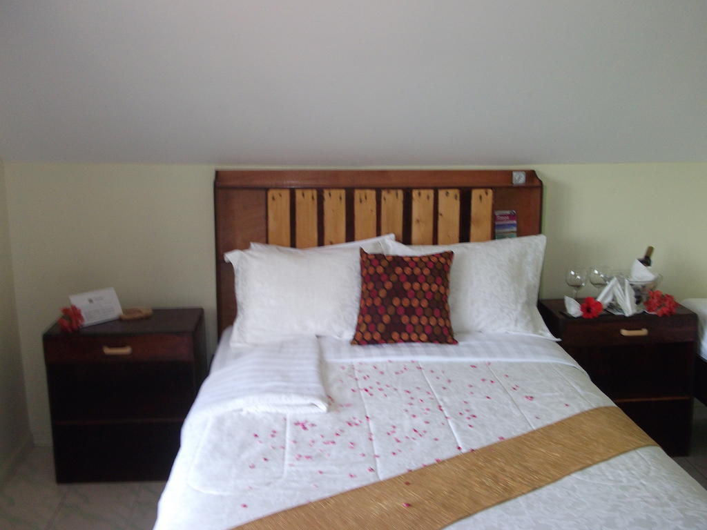 Malau Lodge Nuku'alofa Extérieur photo