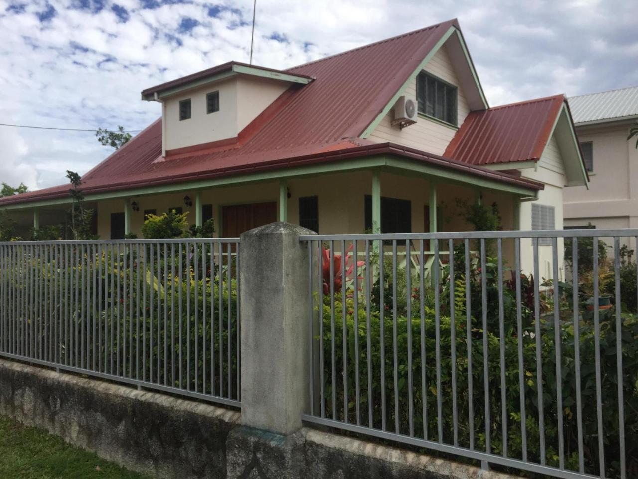 Malau Lodge Nuku'alofa Extérieur photo