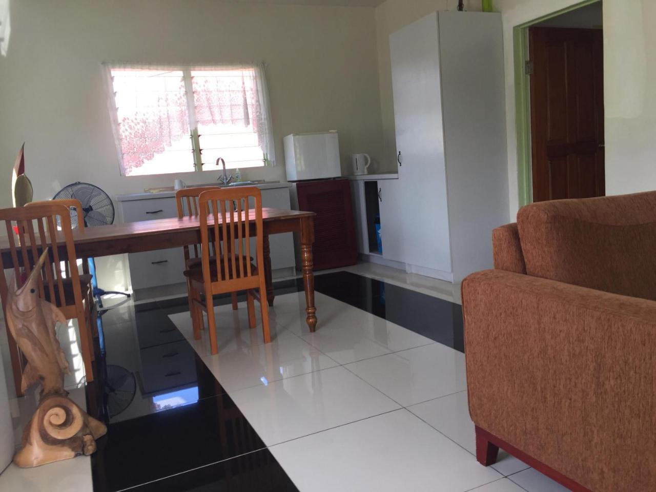 Malau Lodge Nuku'alofa Extérieur photo