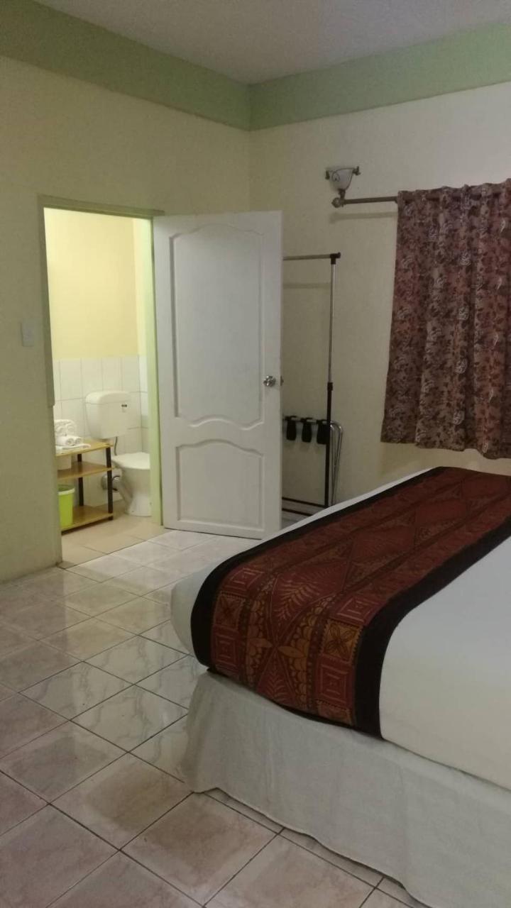 Malau Lodge Nuku'alofa Extérieur photo